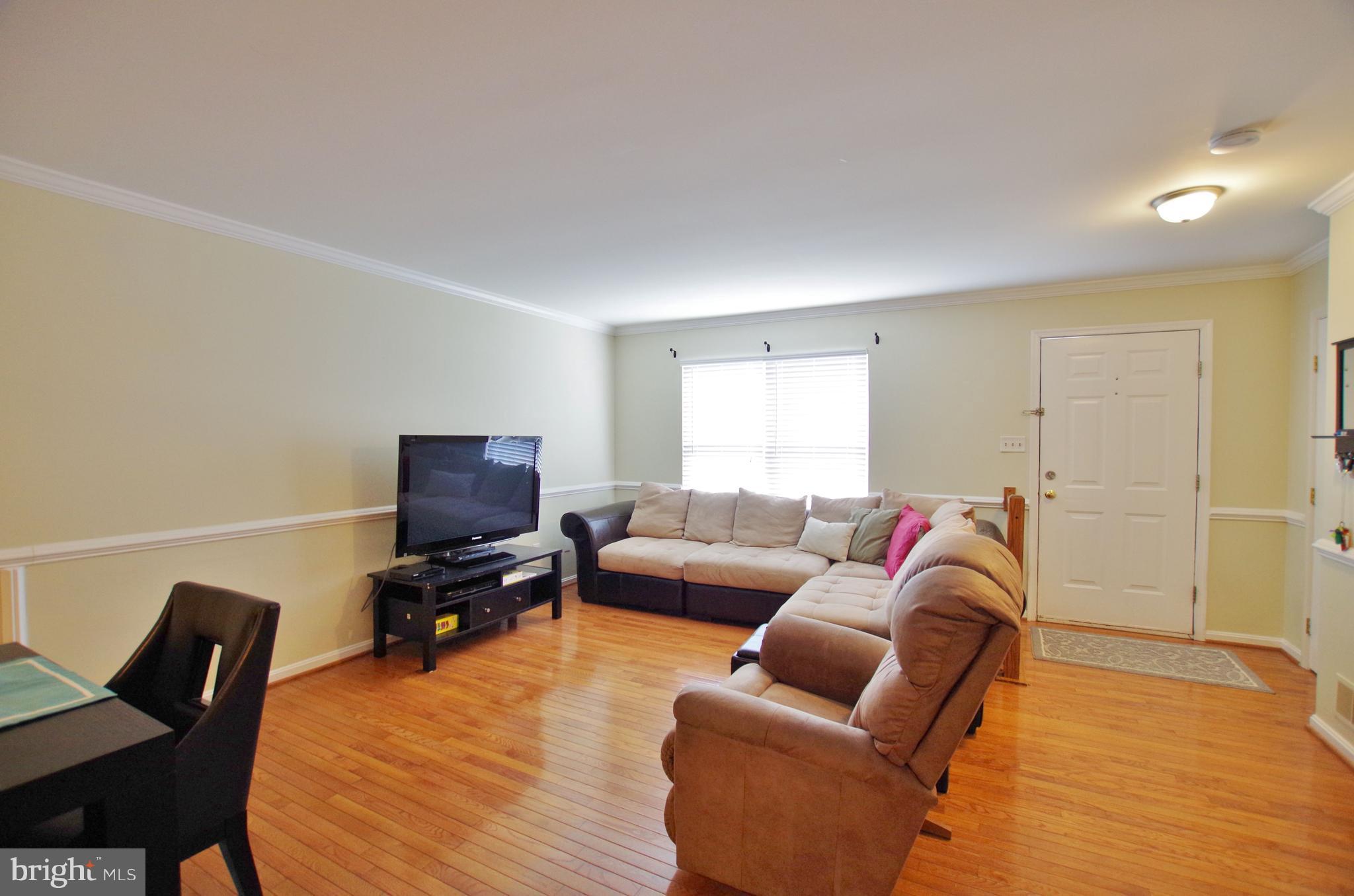 14156 Compton Valley Way Centreville, VA 20121 - Photo 2 of 23 Living Room