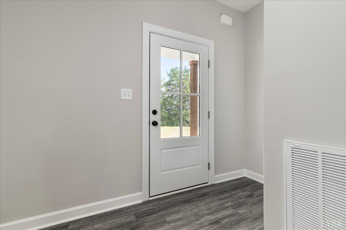 9866 Leesville Road Evington, VA 24550 - Photo 6 of 34 Gallery Image 6