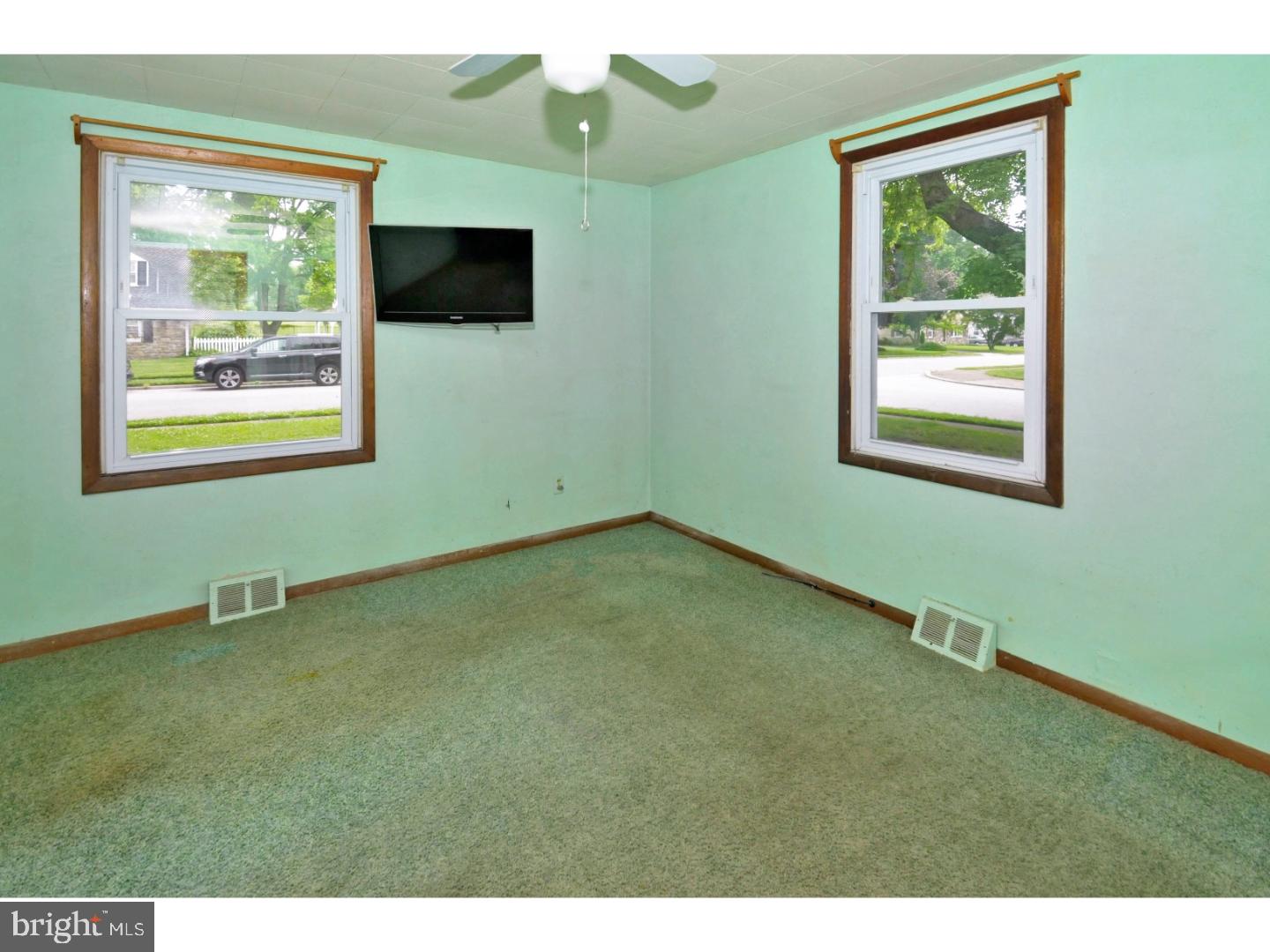 1900 Surrey Road Oreland, PA 19075 - Photo 11 of 16 Master Bedroom