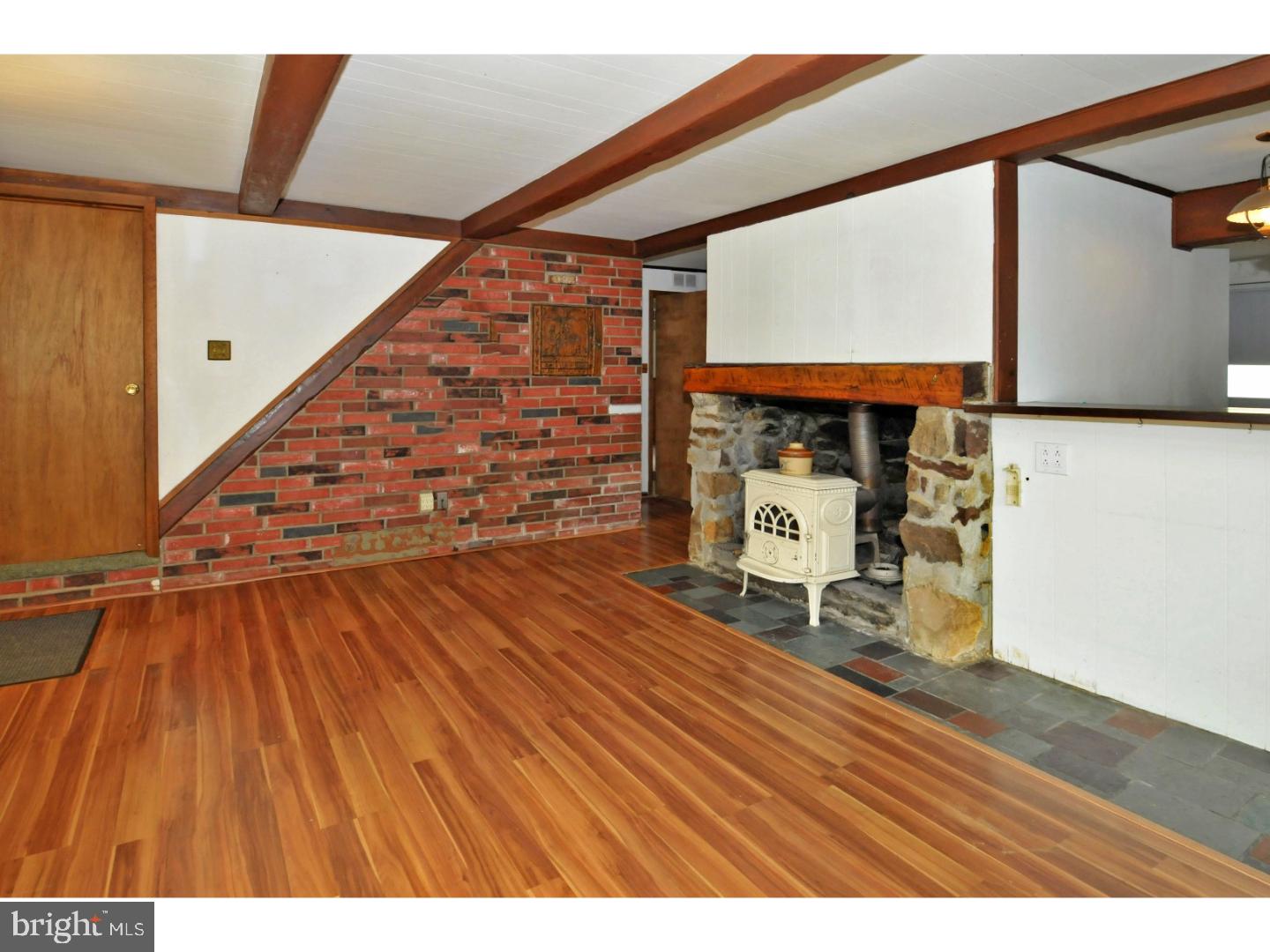 1900 Surrey Road Oreland, PA 19075 - Photo 4 of 16 Living Room