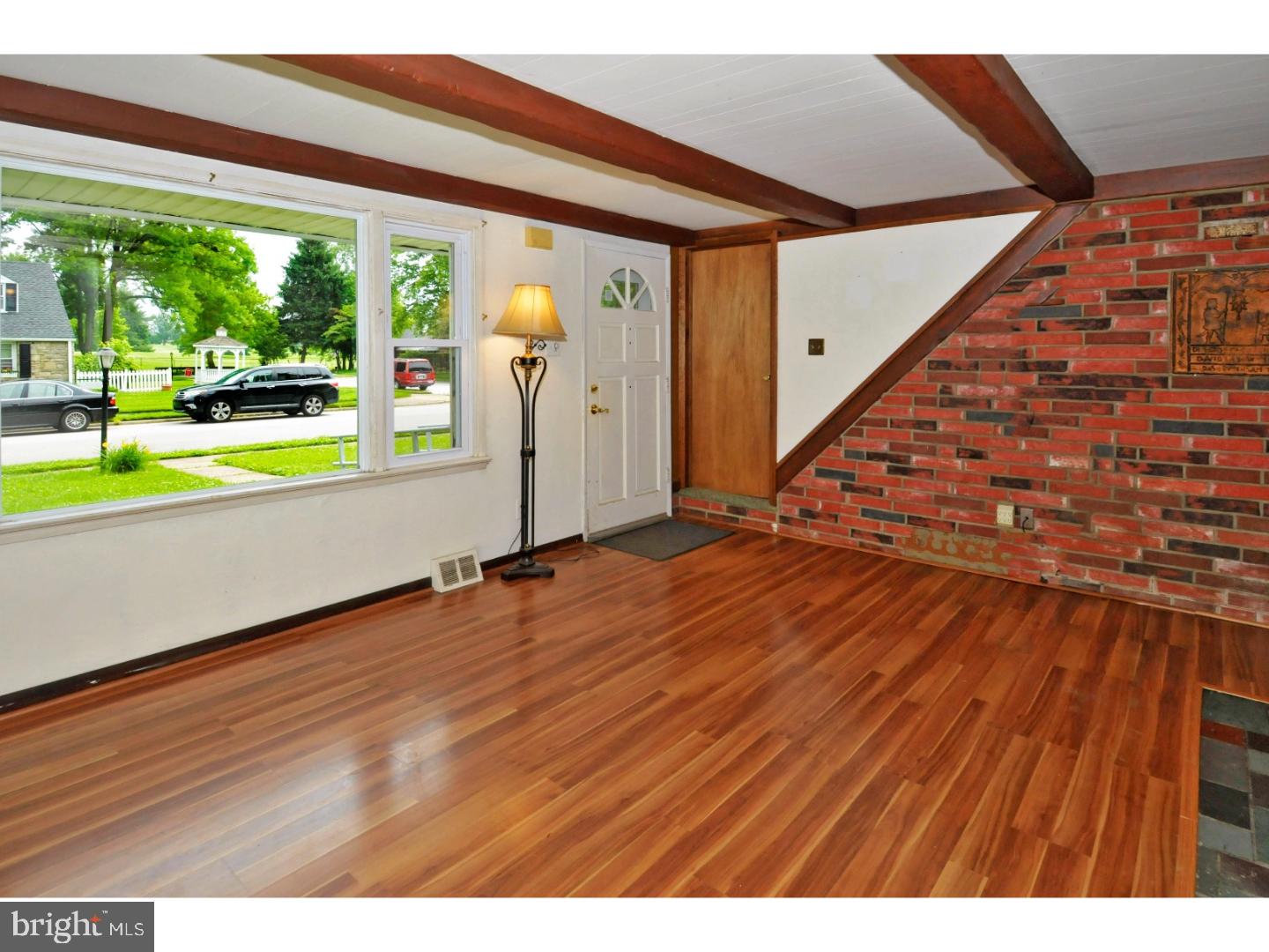 1900 Surrey Road Oreland, PA 19075 - Photo 5 of 16 Living Room