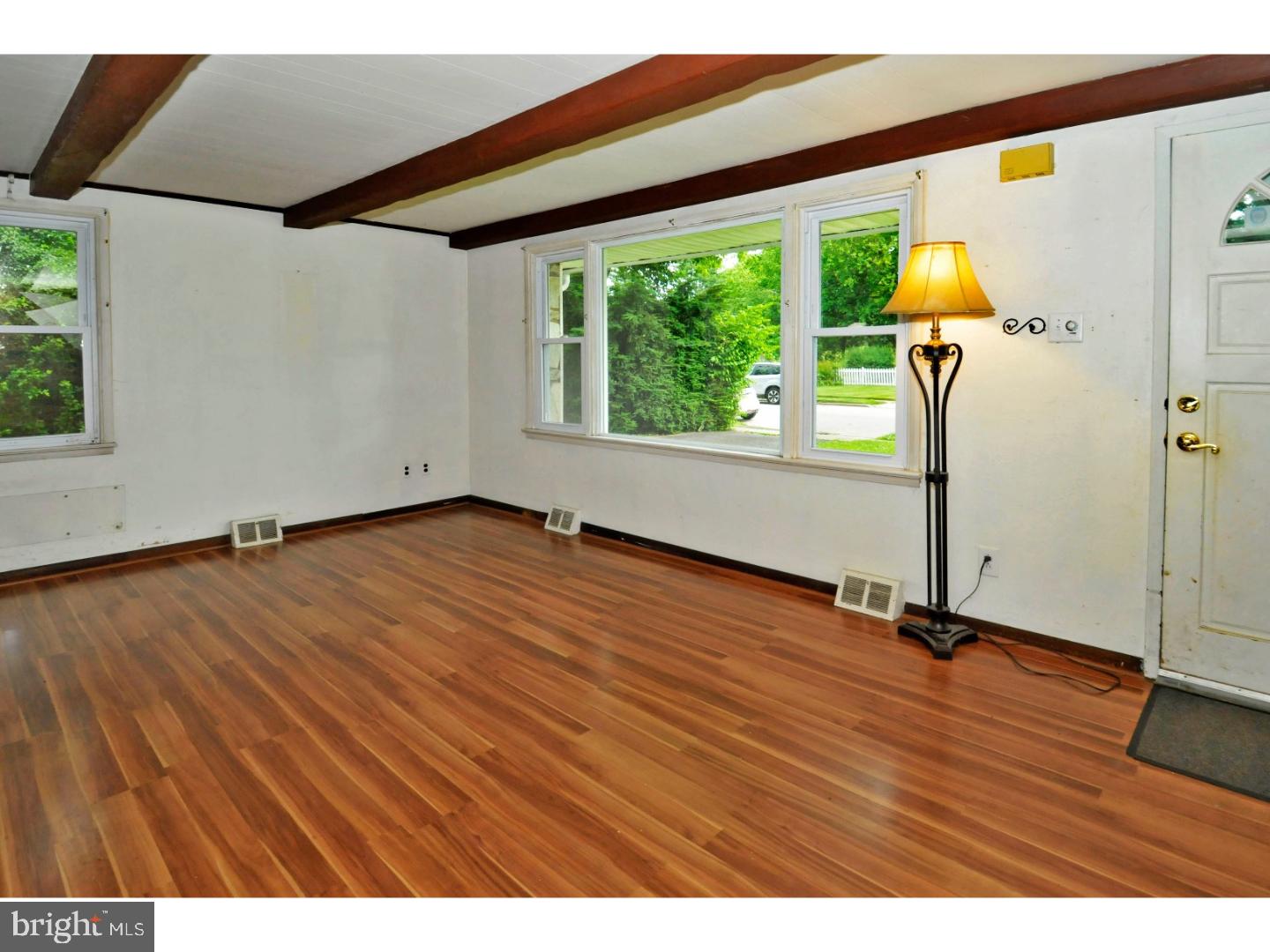1900 Surrey Road Oreland, PA 19075 - Photo 6 of 16 Living Room