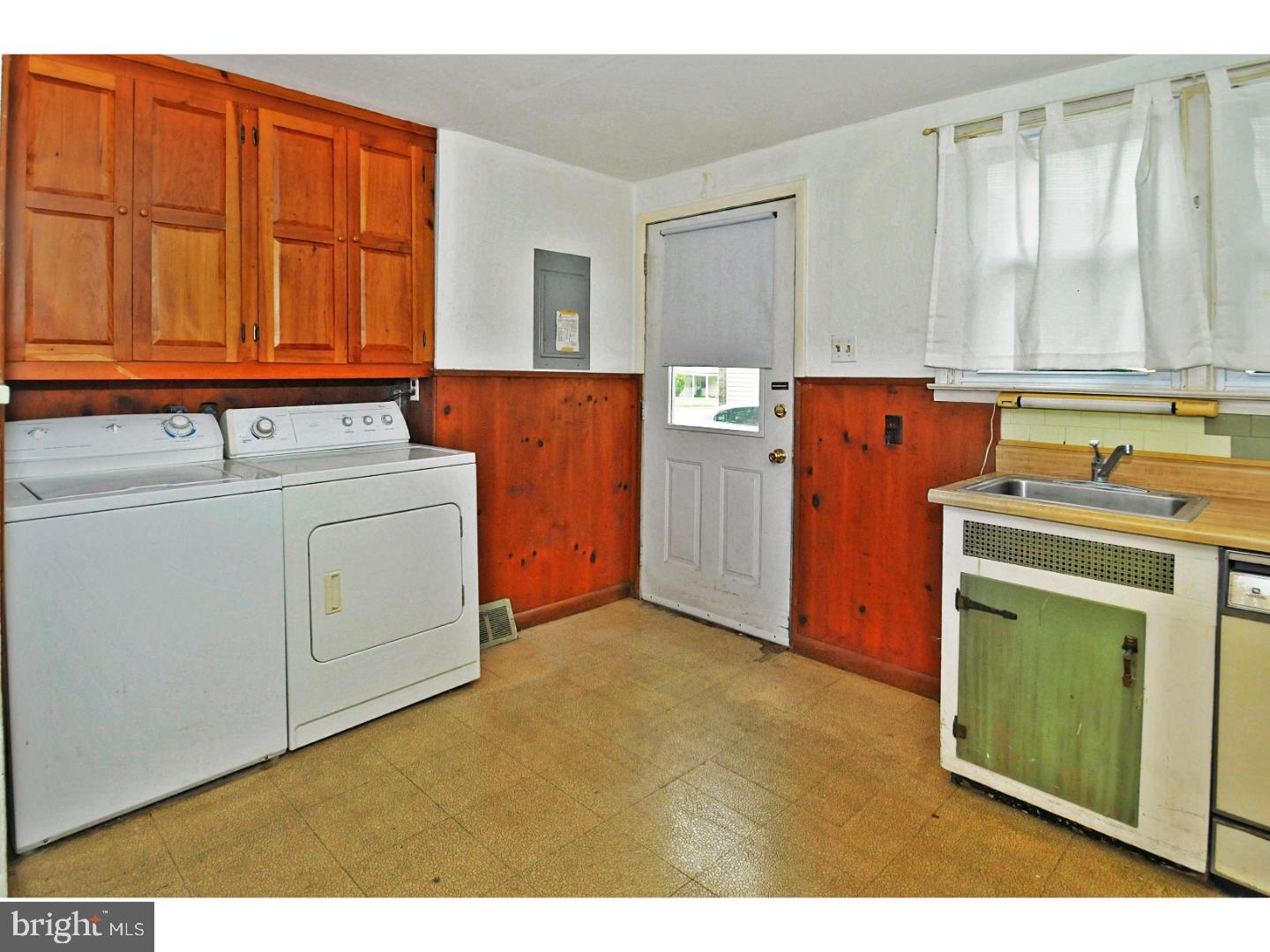 1900 Surrey Road Oreland, PA 19075 - Photo 7 of 16 Kitchen