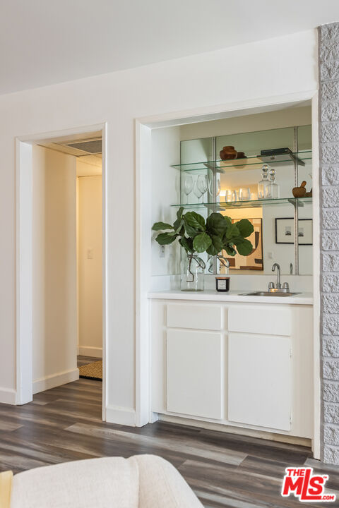 11701 Texas Avenue, Unit 306 Los Angeles, CA 90025 - Photo 14 of 42 a close view of dining table chair and table