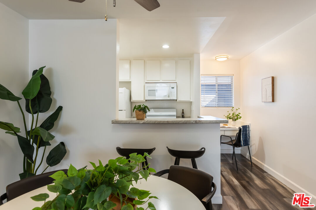 11701 Texas Avenue, Unit 306 Los Angeles, CA 90025 - Photo 19 of 42 a living room with furniture and a potted plant