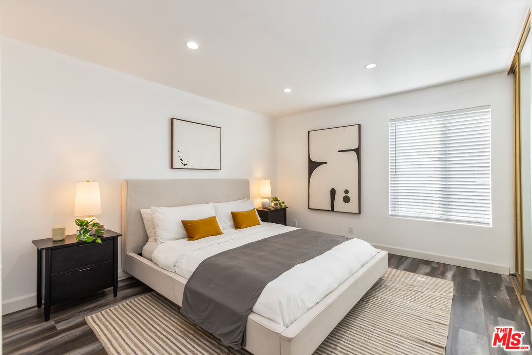 11701 Texas Avenue, Unit 306 Los Angeles, CA 90025 - Photo 34 of 42 a bedroom with a bed and a painting on the wall