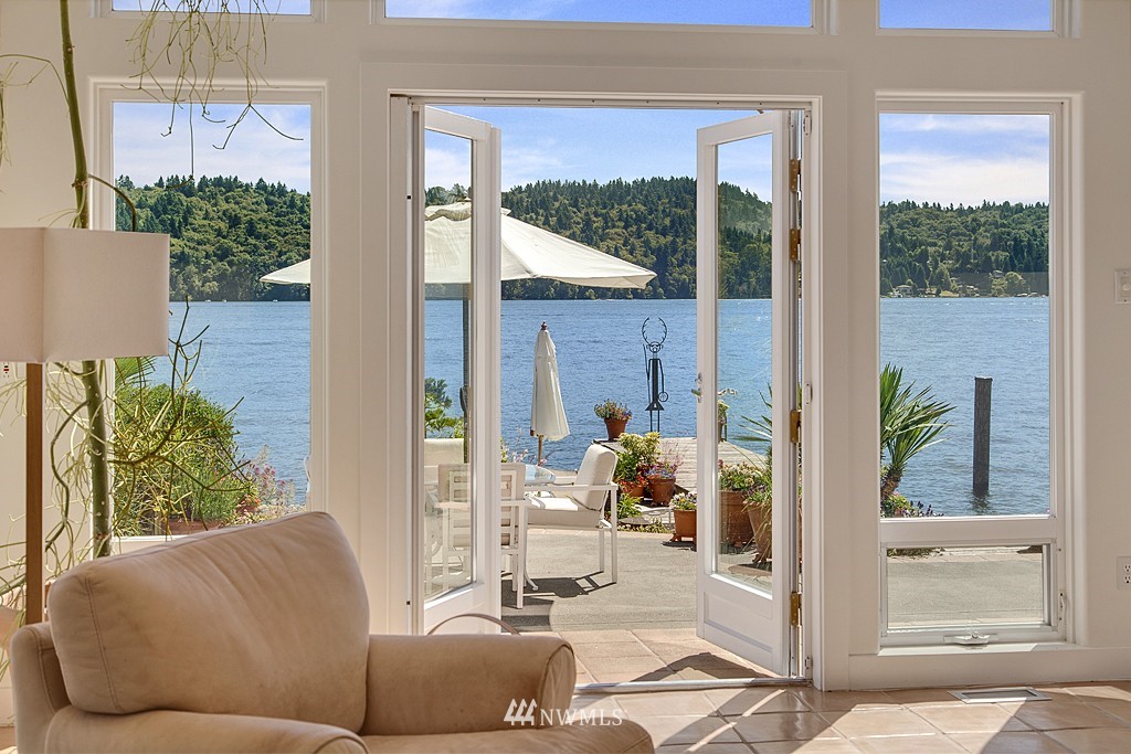 14012 Riviera Place Northeast Seattle, WA 98125 - Photo 11 of 25 Gallery Image 11