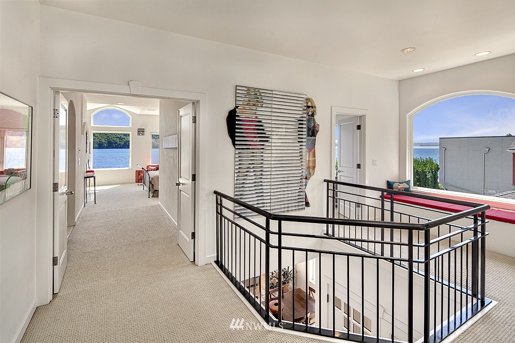 14012 Riviera Place Northeast Seattle, WA 98125 - Photo 14 of 25 Gallery Image 14