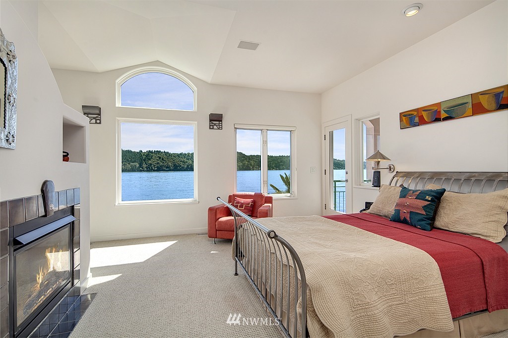 14012 Riviera Place Northeast Seattle, WA 98125 - Photo 15 of 25 Gallery Image 15
