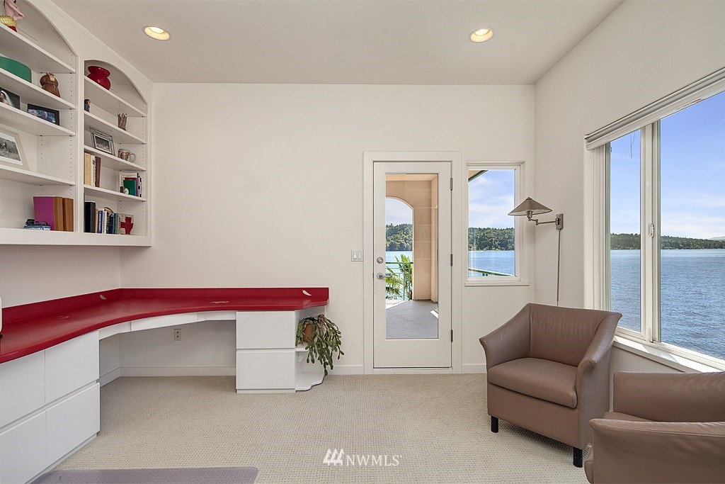 14012 Riviera Place Northeast Seattle, WA 98125 - Photo 17 of 25 Gallery Image 17