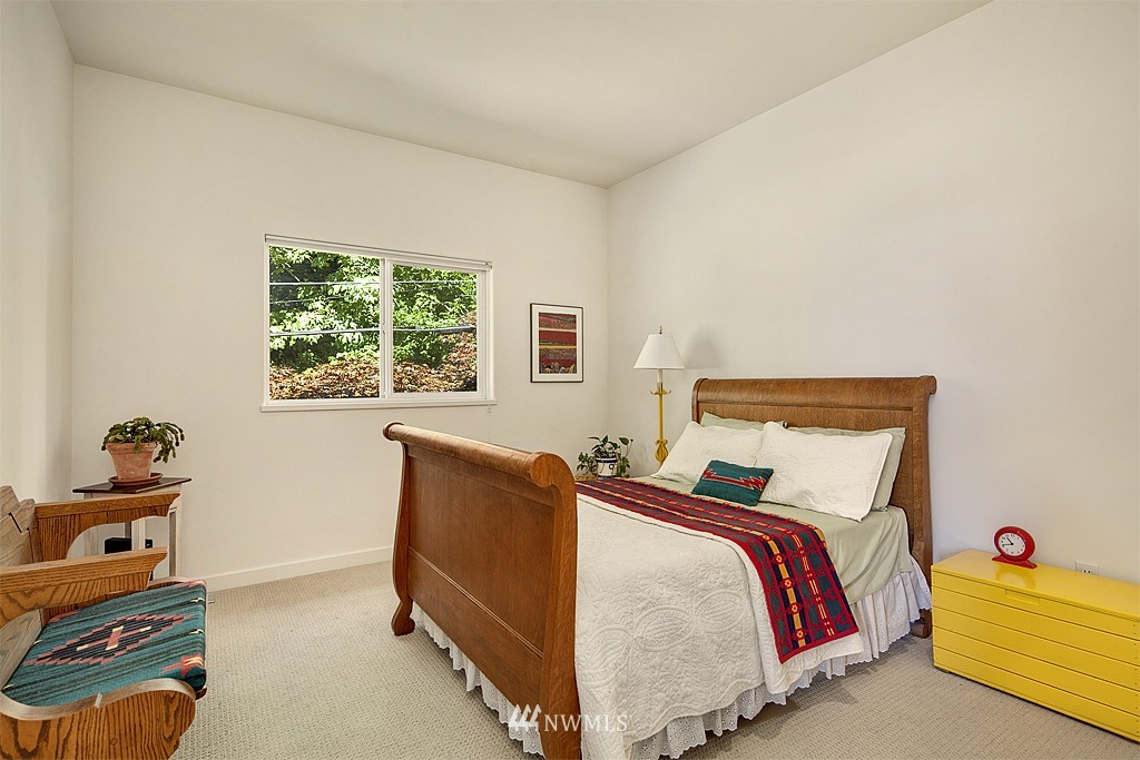 14012 Riviera Place Northeast Seattle, WA 98125 - Photo 18 of 25 Gallery Image 18