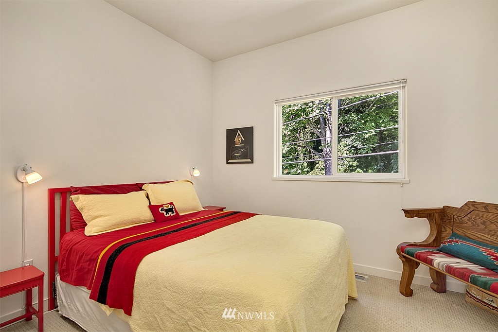 14012 Riviera Place Northeast Seattle, WA 98125 - Photo 19 of 25 Gallery Image 19