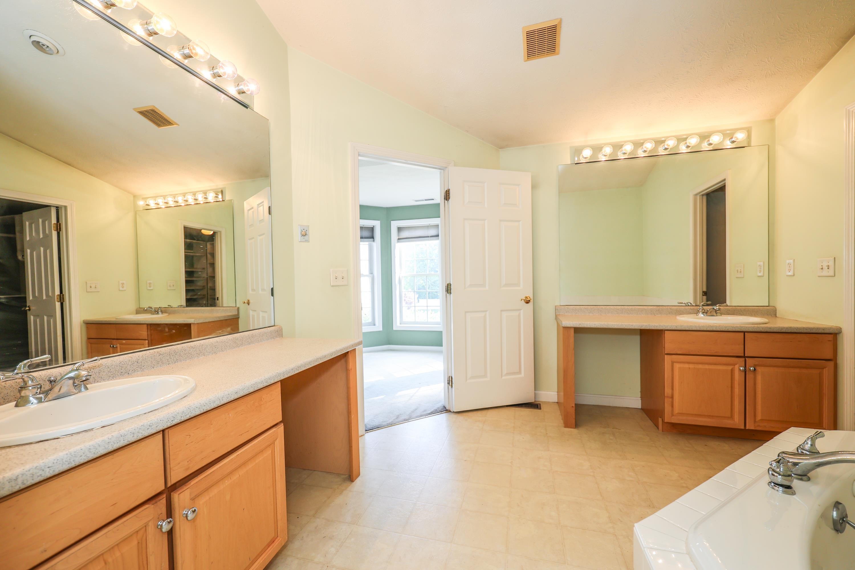8 Tumble Road Bedford, NH 03110 - Photo 32 of 39