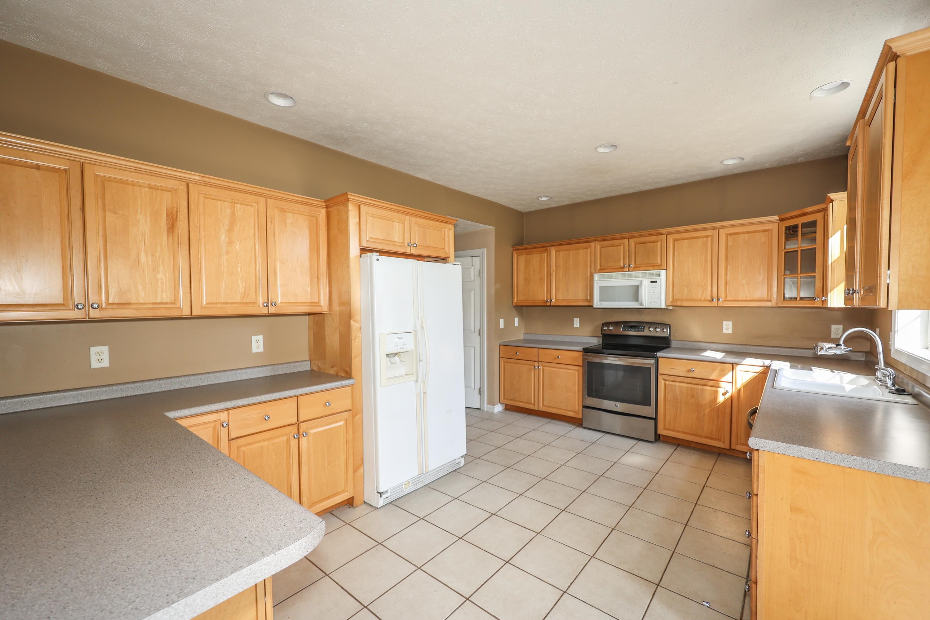8 Tumble Road Bedford, NH 03110 - Photo 7 of 39