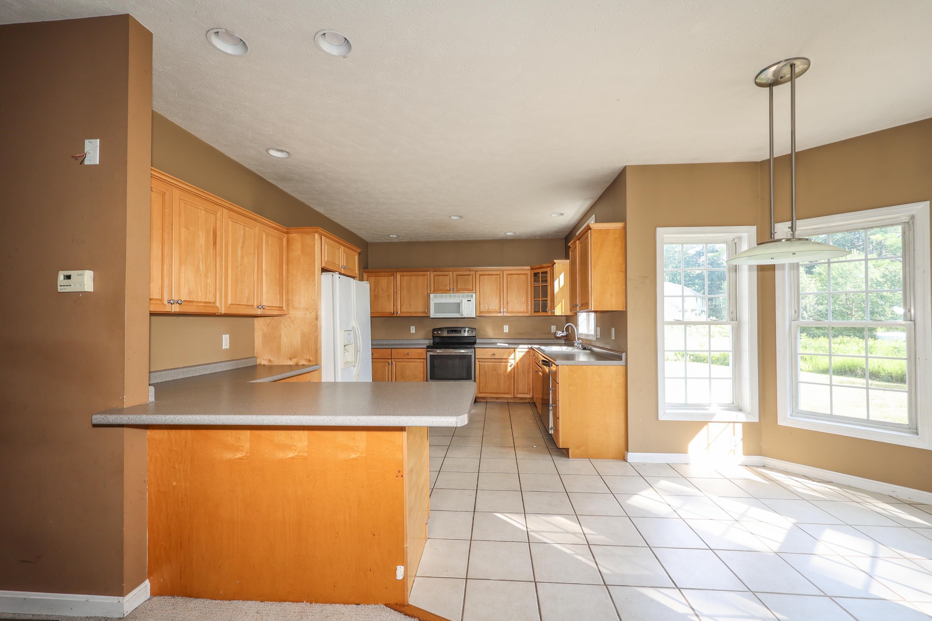 8 Tumble Road Bedford, NH 03110 - Photo 9 of 39