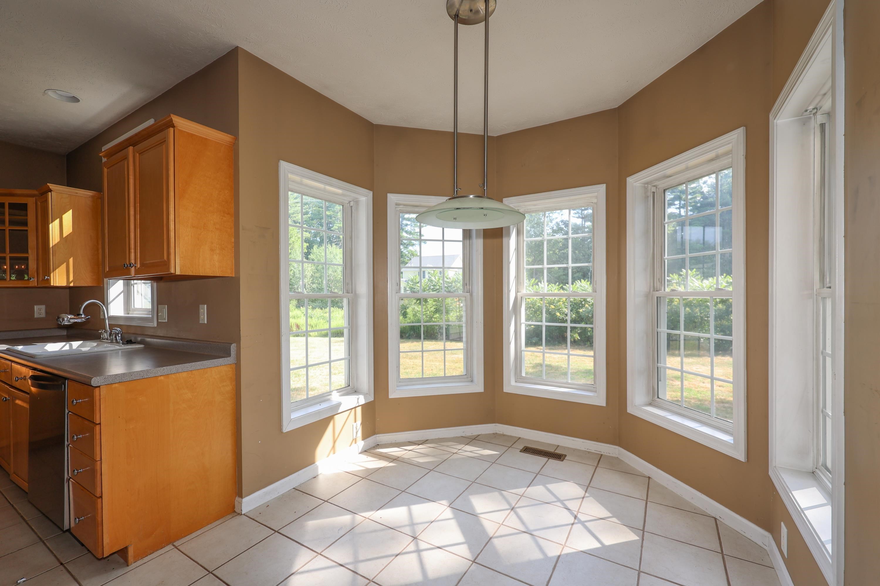 8 Tumble Road Bedford, NH 03110 - Photo 10 of 39