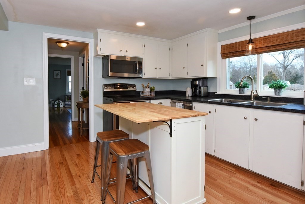 46 Martel Road Hamilton, MA 01982 - Photo 8 of 26 Gallery Image 8