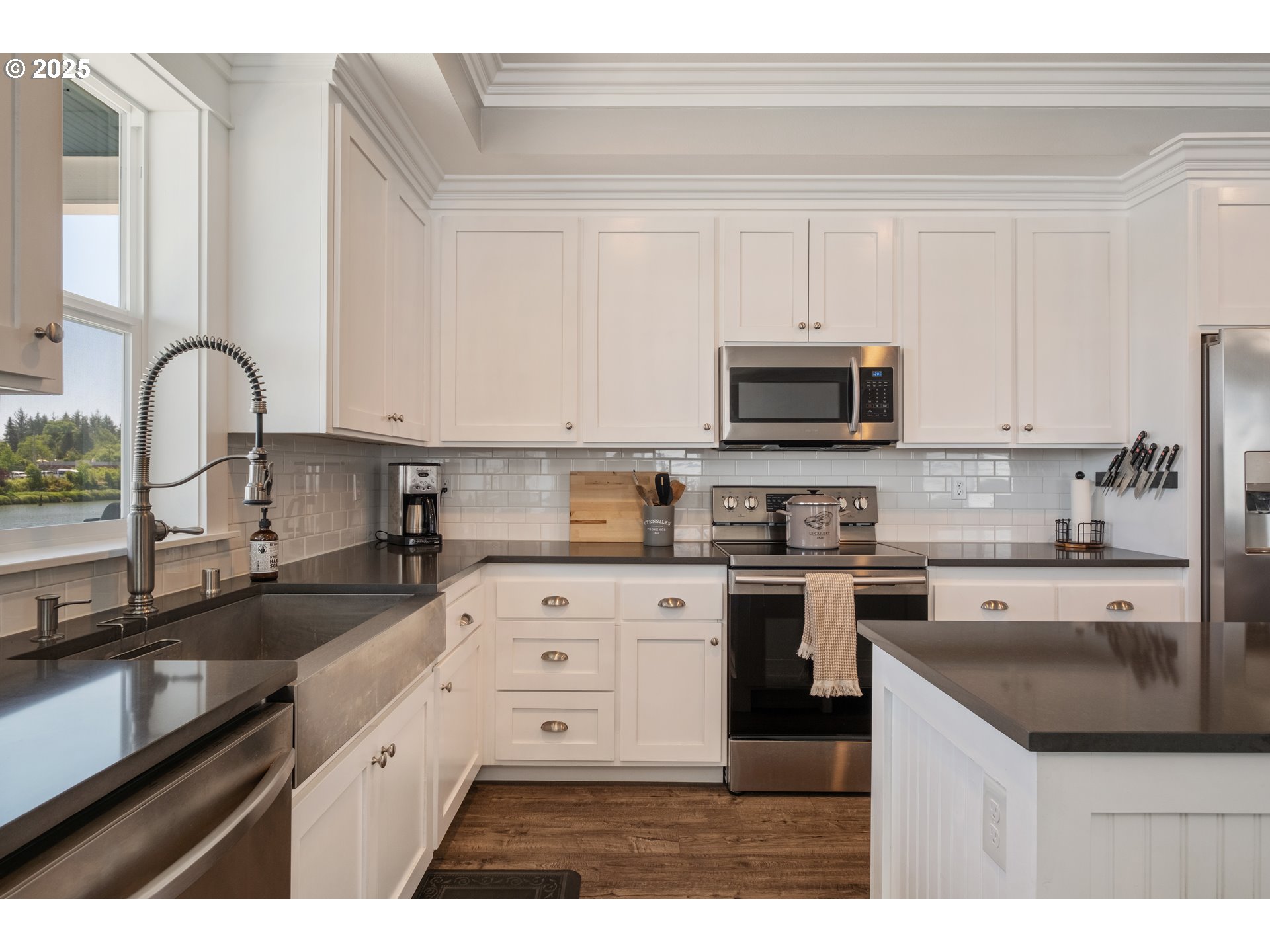 345 Island Street Raymond, WA 98577 - Photo 11 of 39