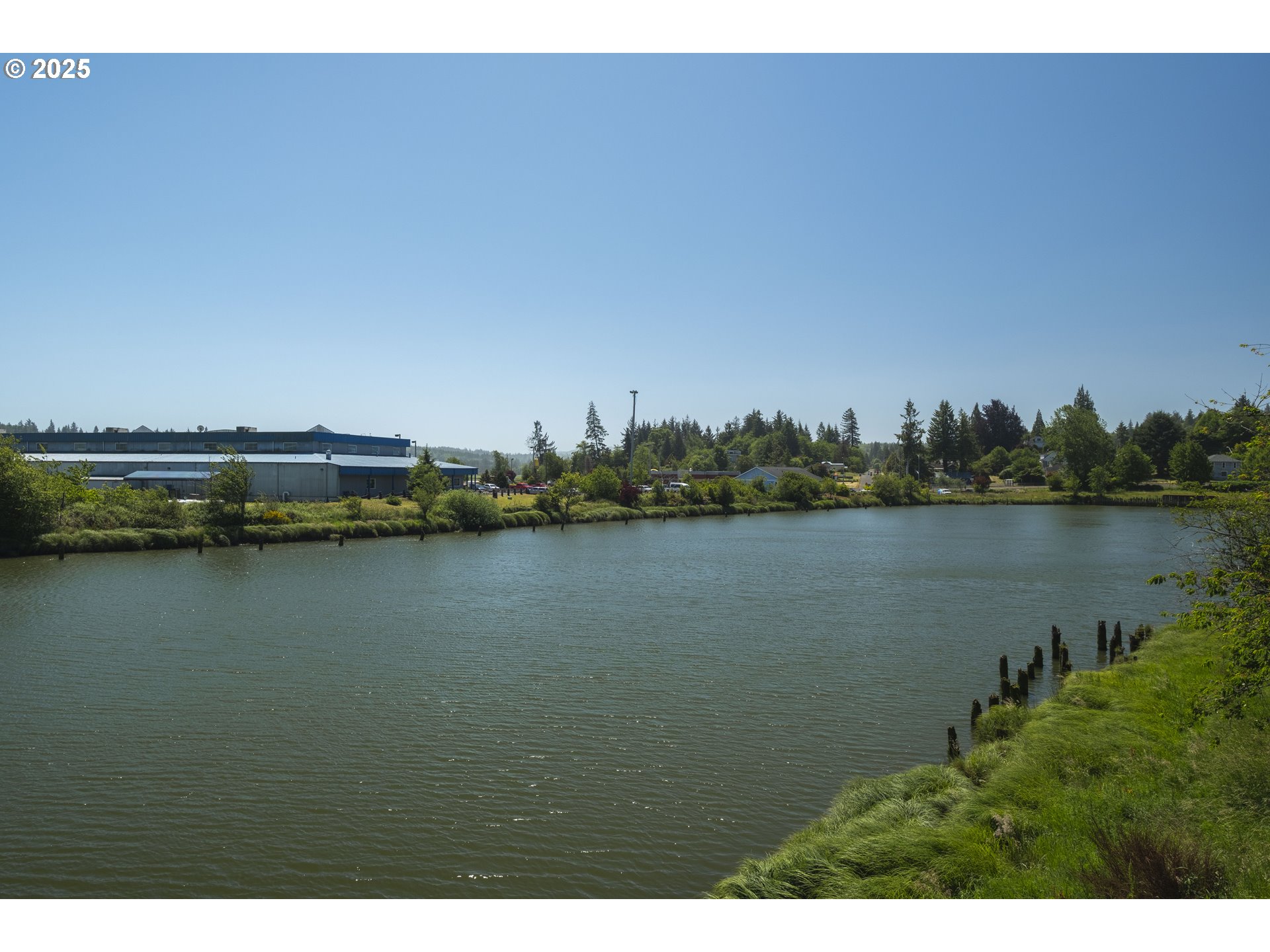 345 Island Street Raymond, WA 98577 - Photo 3 of 39