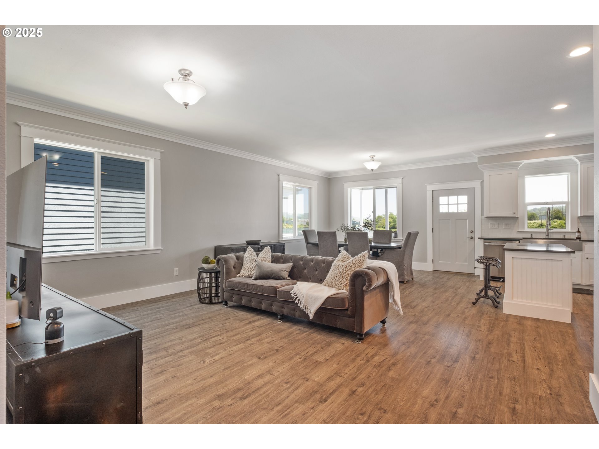 345 Island Street Raymond, WA 98577 - Photo 7 of 39