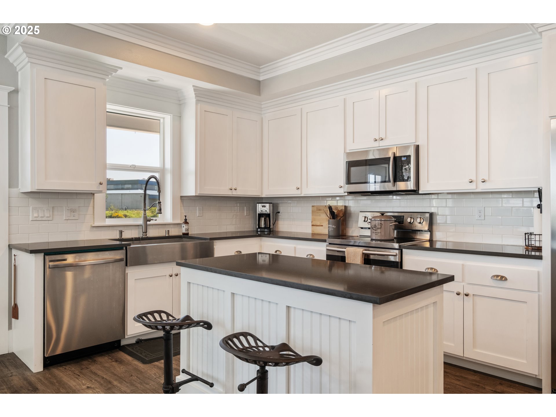 345 Island Street Raymond, WA 98577 - Photo 9 of 39