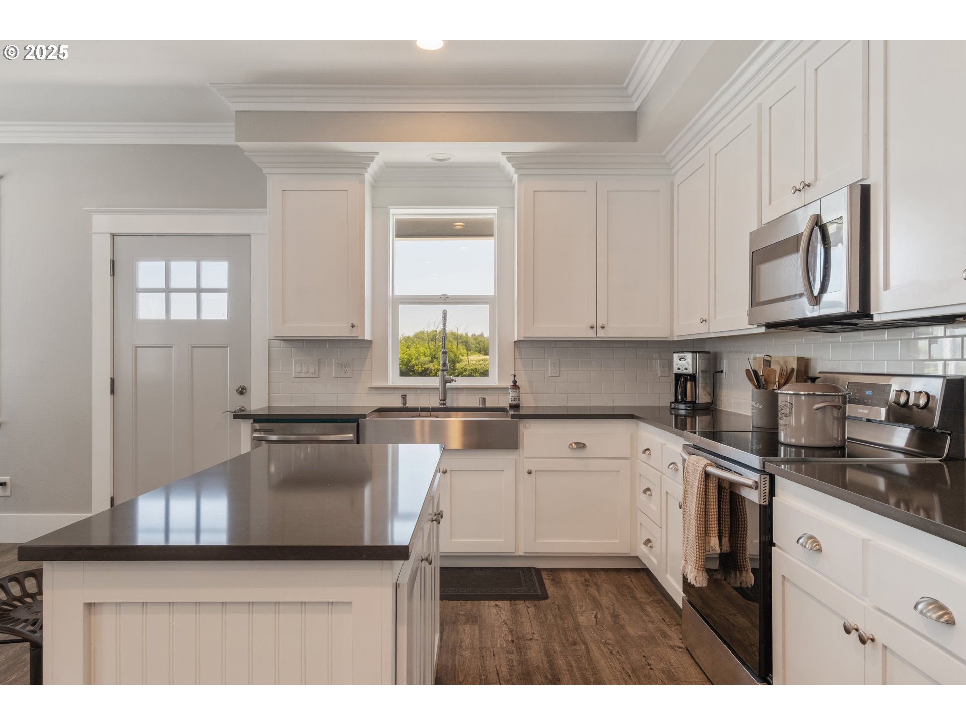 345 Island Street Raymond, WA 98577 - Photo 10 of 39