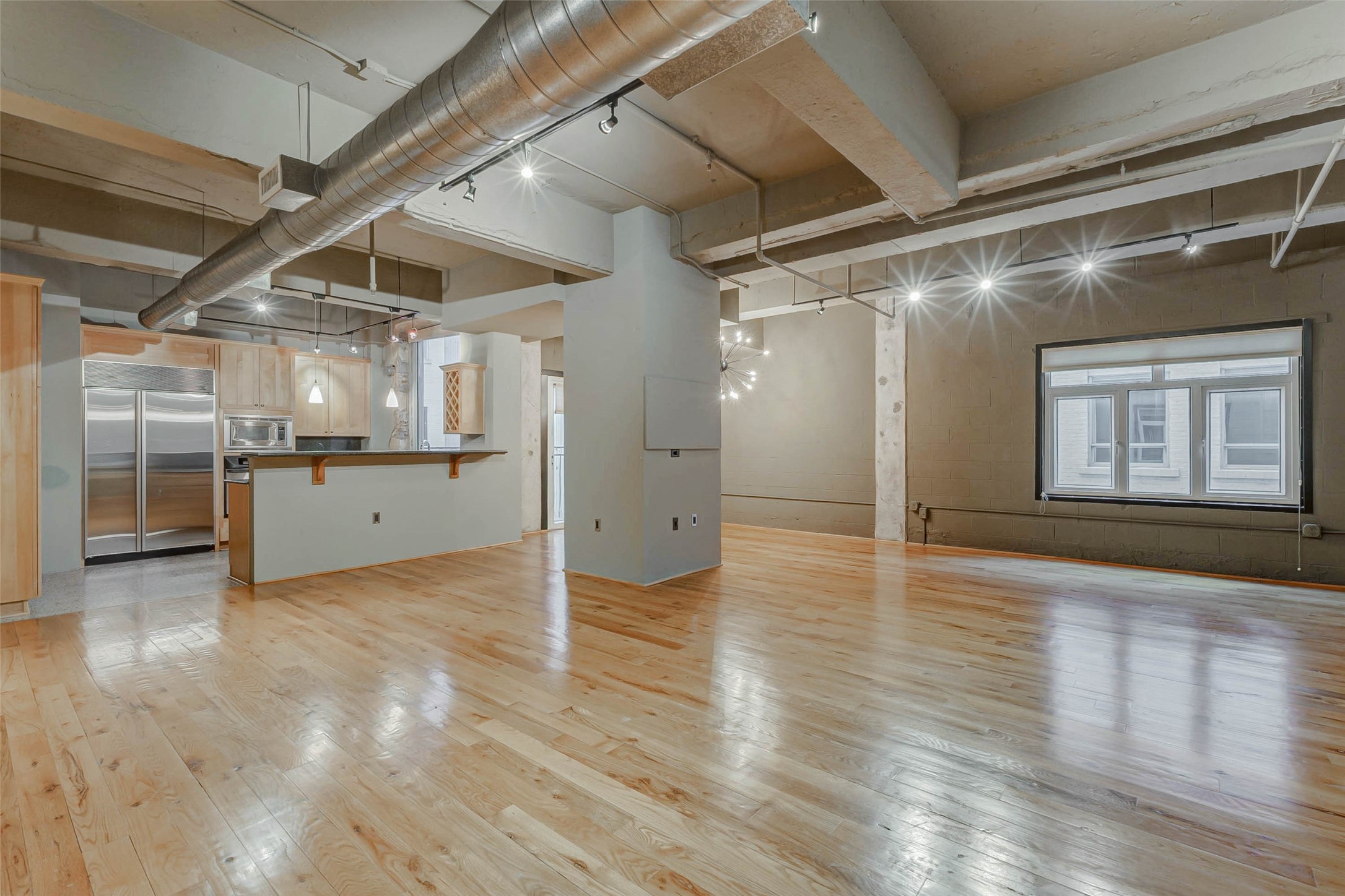 711 Main Street, Unit 505 Houston, TX 77002 - Photo 12 of 47 a view of empty room with wooden floor and windows