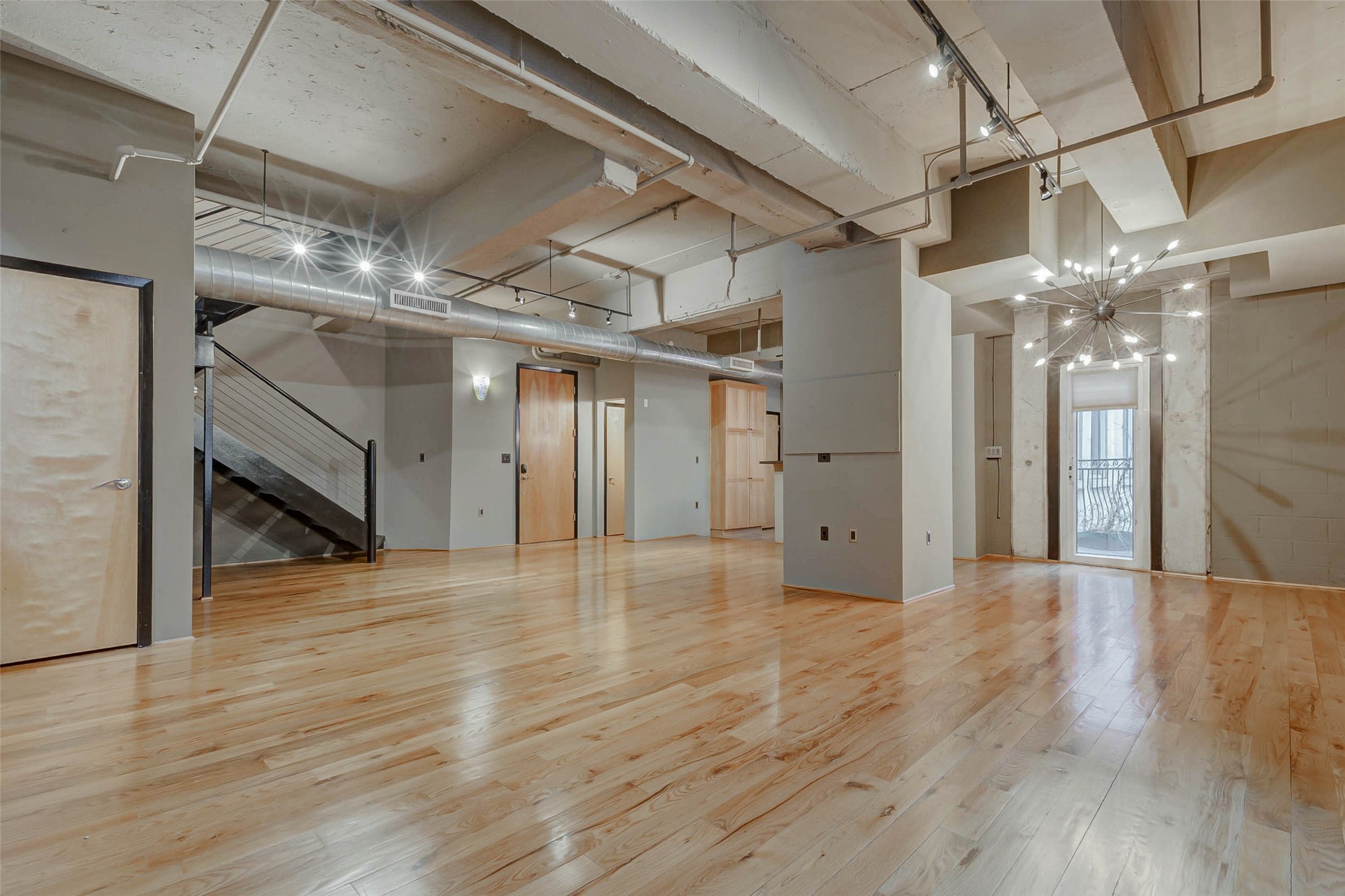 711 Main Street, Unit 505 Houston, TX 77002 - Photo 5 of 47 a view of a hallway with wooden floor