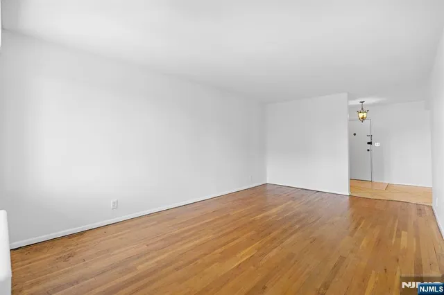 $224,000 | 70 West 72nd, Unit 4D, Bayonne, NJ 07002