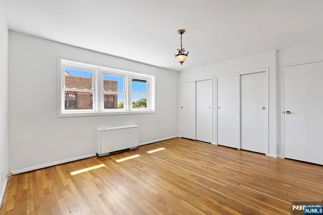 $224,000 | 70 West 72nd, Unit 4D, Bayonne, NJ 07002