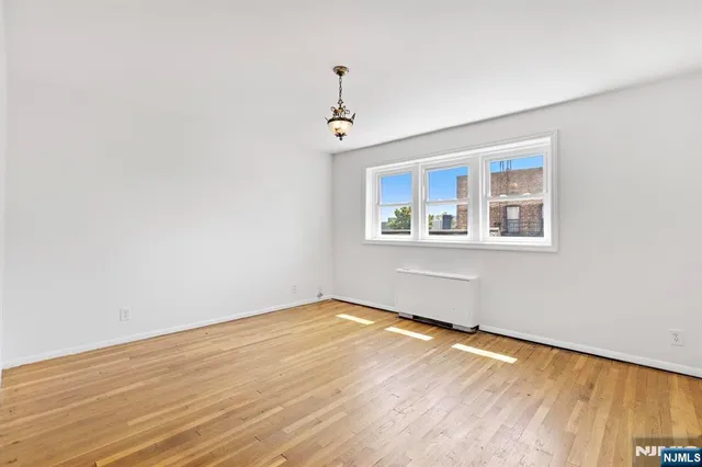 $224,000 | 70 West 72nd, Unit 4D, Bayonne, NJ 07002