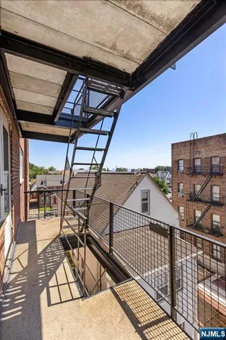 $224,000 | 70 West 72nd, Unit 4D, Bayonne, NJ 07002