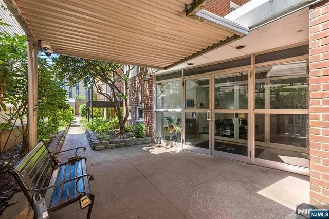 $224,000 | 70 West 72nd, Unit 4D, Bayonne, NJ 07002