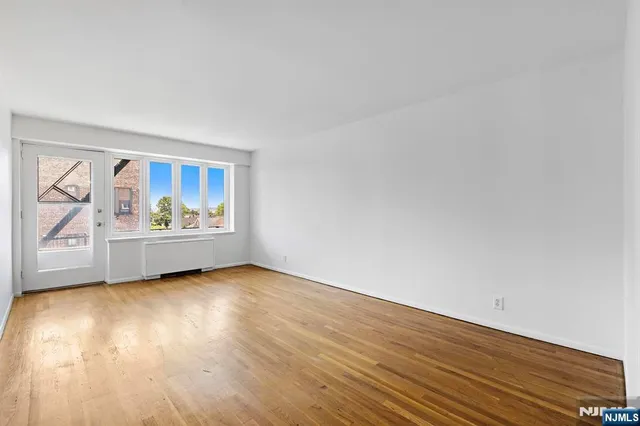 $224,000 | 70 West 72nd, Unit 4D, Bayonne, NJ 07002