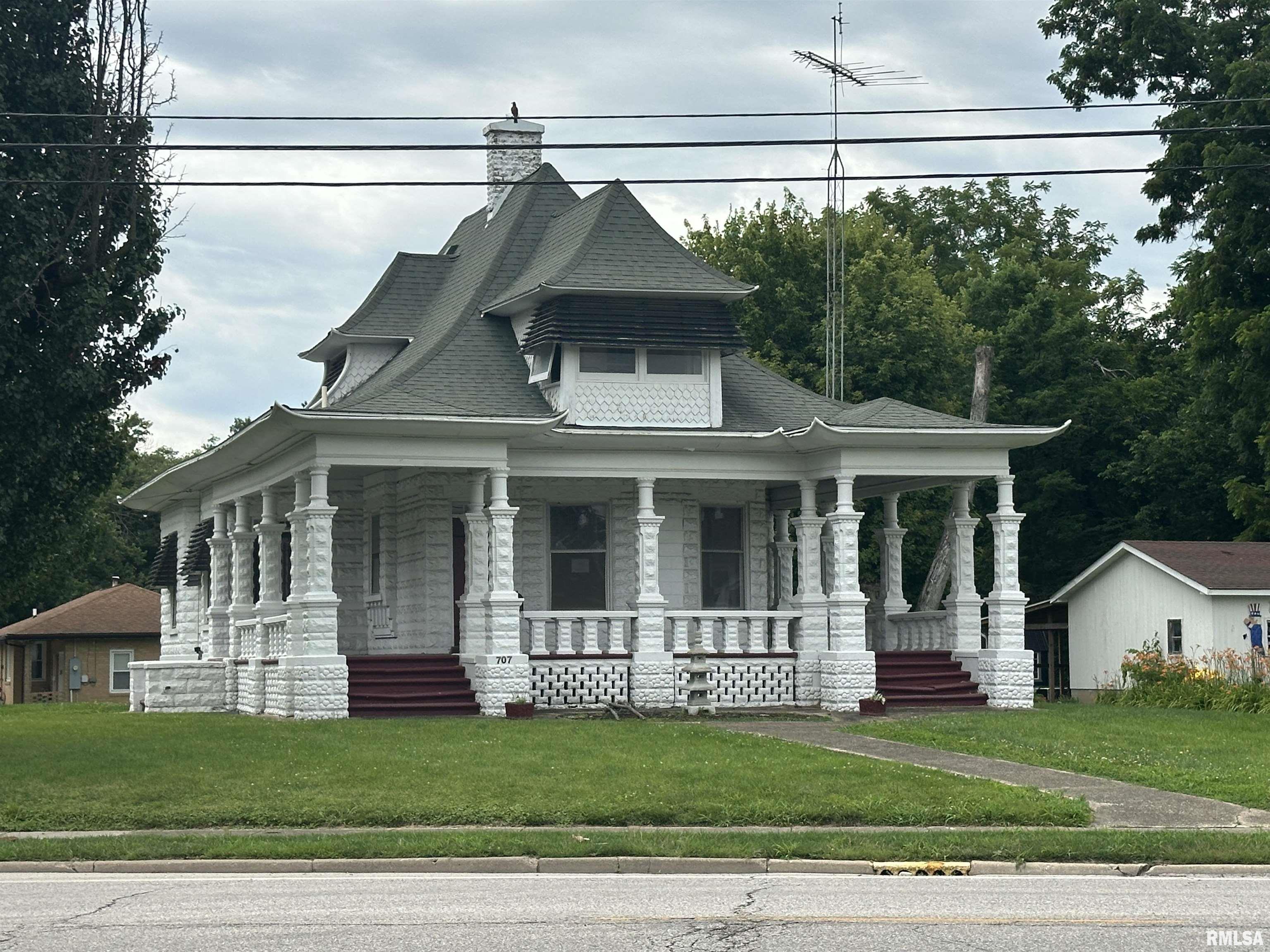 707 North Main Street White Hall, IL 62092 - Photo 1 of 23