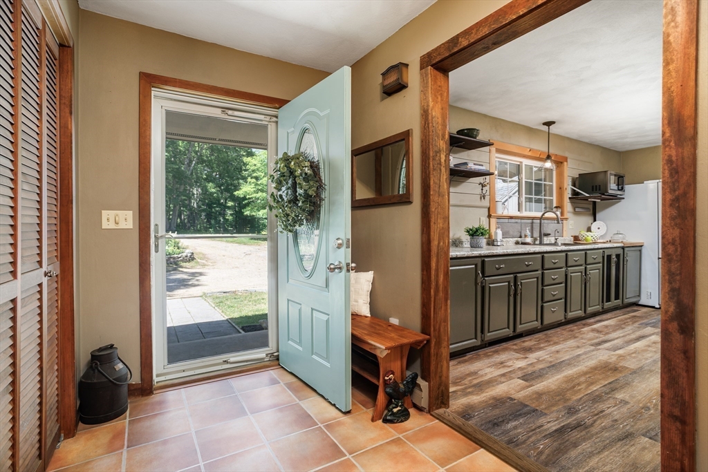 17 Mayo Road Hubbardston, MA 01452 - Photo 6 of 42