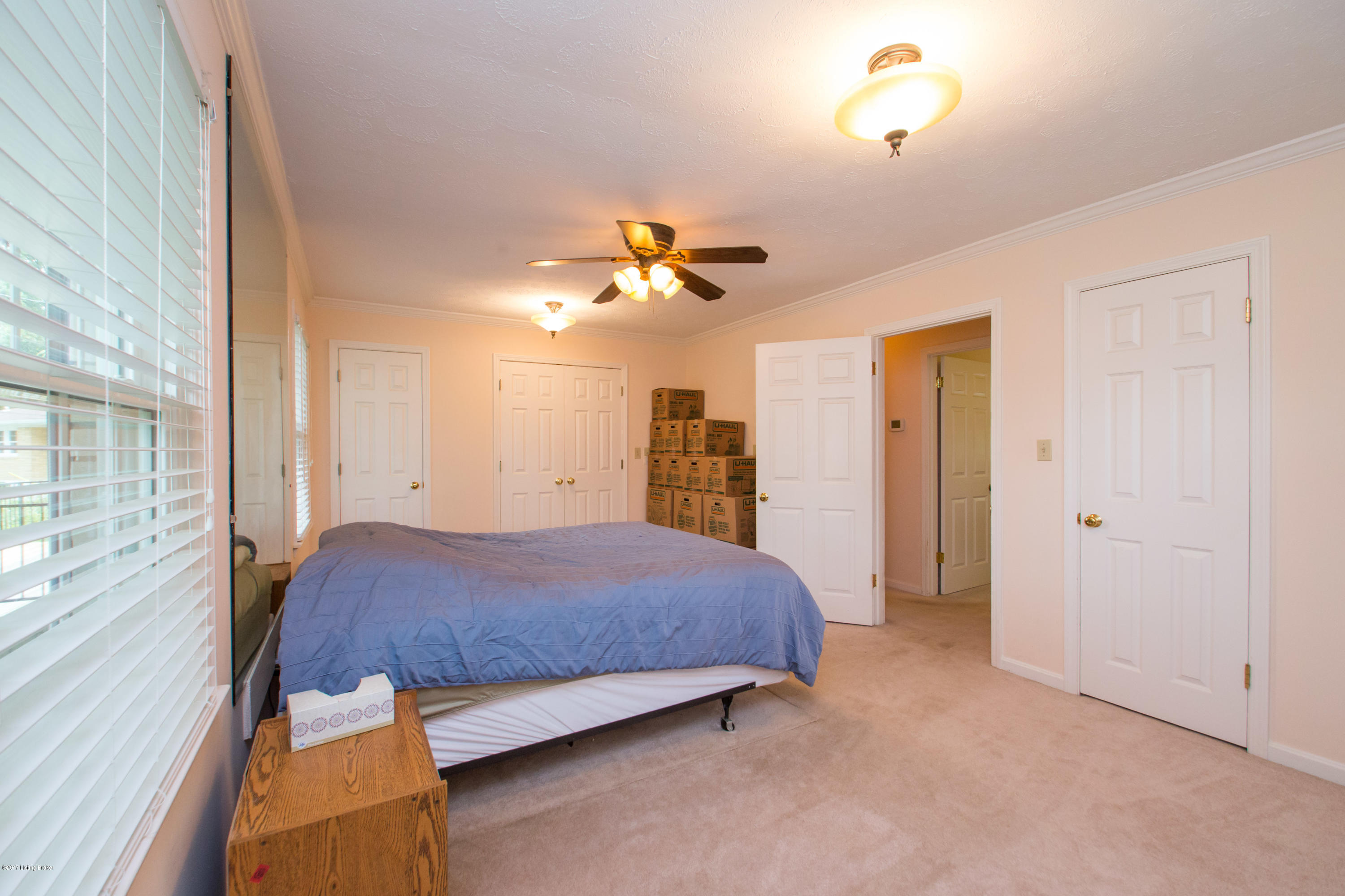 127 Buttercup Road Louisville, KY 40218 - Photo 17 of 51 127_Buttercup_Rd-15