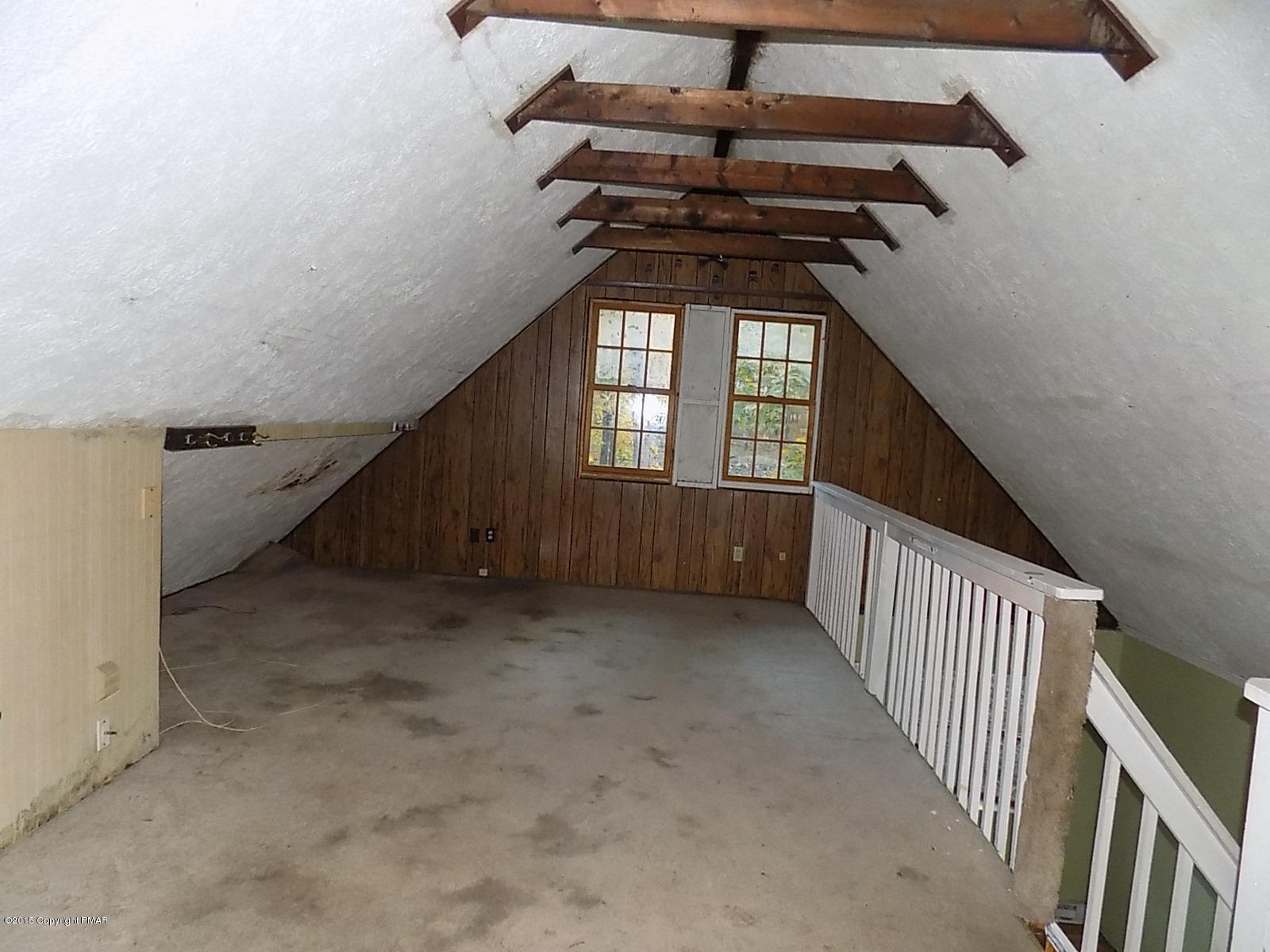 521 Gold Finch Road Bushkill, PA 18324 - Photo 11 of 14 a view of hallway with a window
