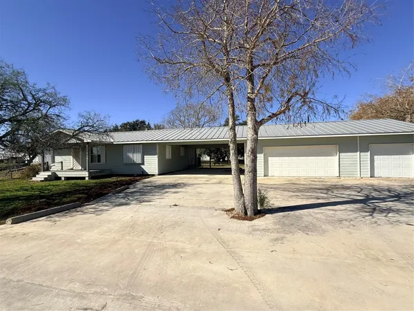 $229,500 | 338 Calumet Drive, Palacios, TX 77465