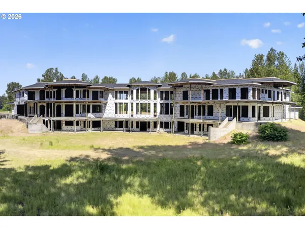 $4,700,000 | 32020 Southwest Peach Cove Road, West Linn, OR 97068