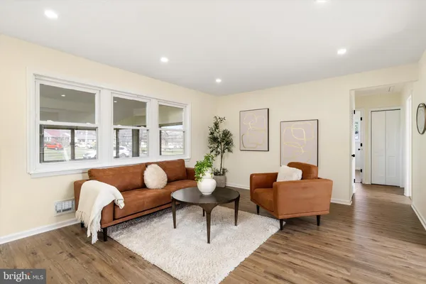 $409,900 | 2 Shelburne Drive, Ewing, NJ 08638