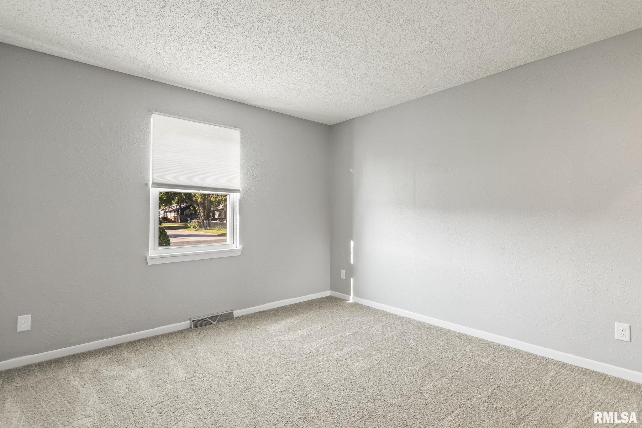 3065 East Elm Street Springfield, IL 62702 - Photo 13 of 30