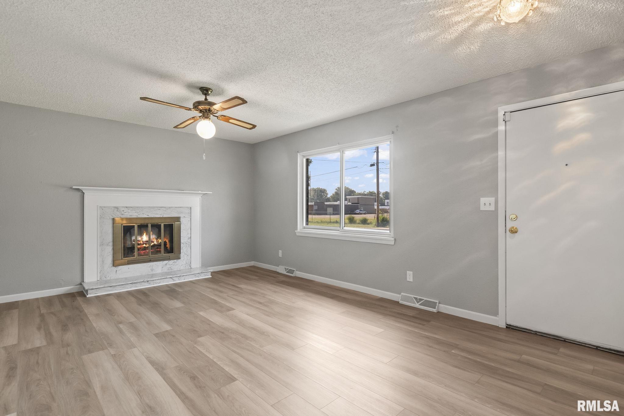 3065 East Elm Street Springfield, IL 62702 - Photo 4 of 30