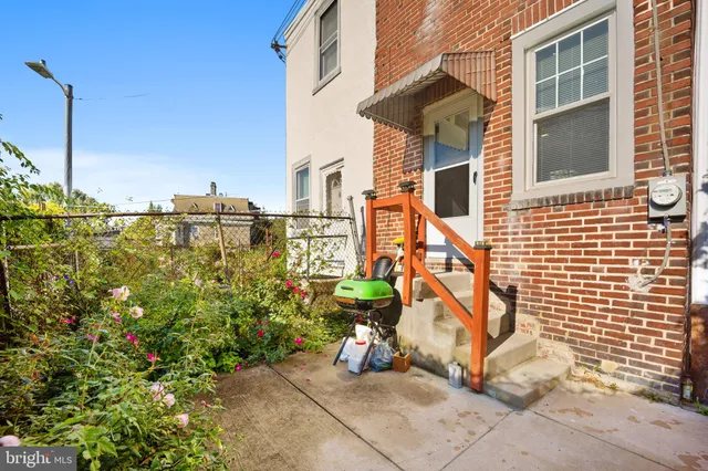 a view of a pathway of a building