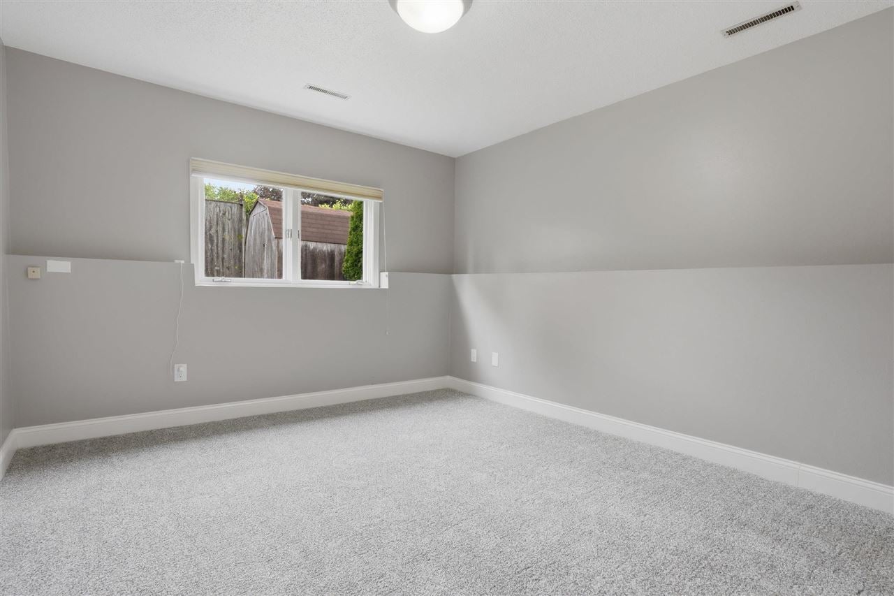 706 Holiday Road Coralville, IA 52241 - Photo 20 of 54 Gallery Image 20
