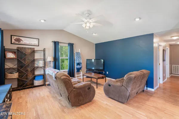 $249,900 | 111 Oak Street, Athens, TN 37303