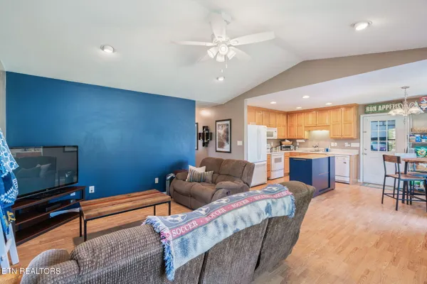 $249,900 | 111 Oak Street, Athens, TN 37303