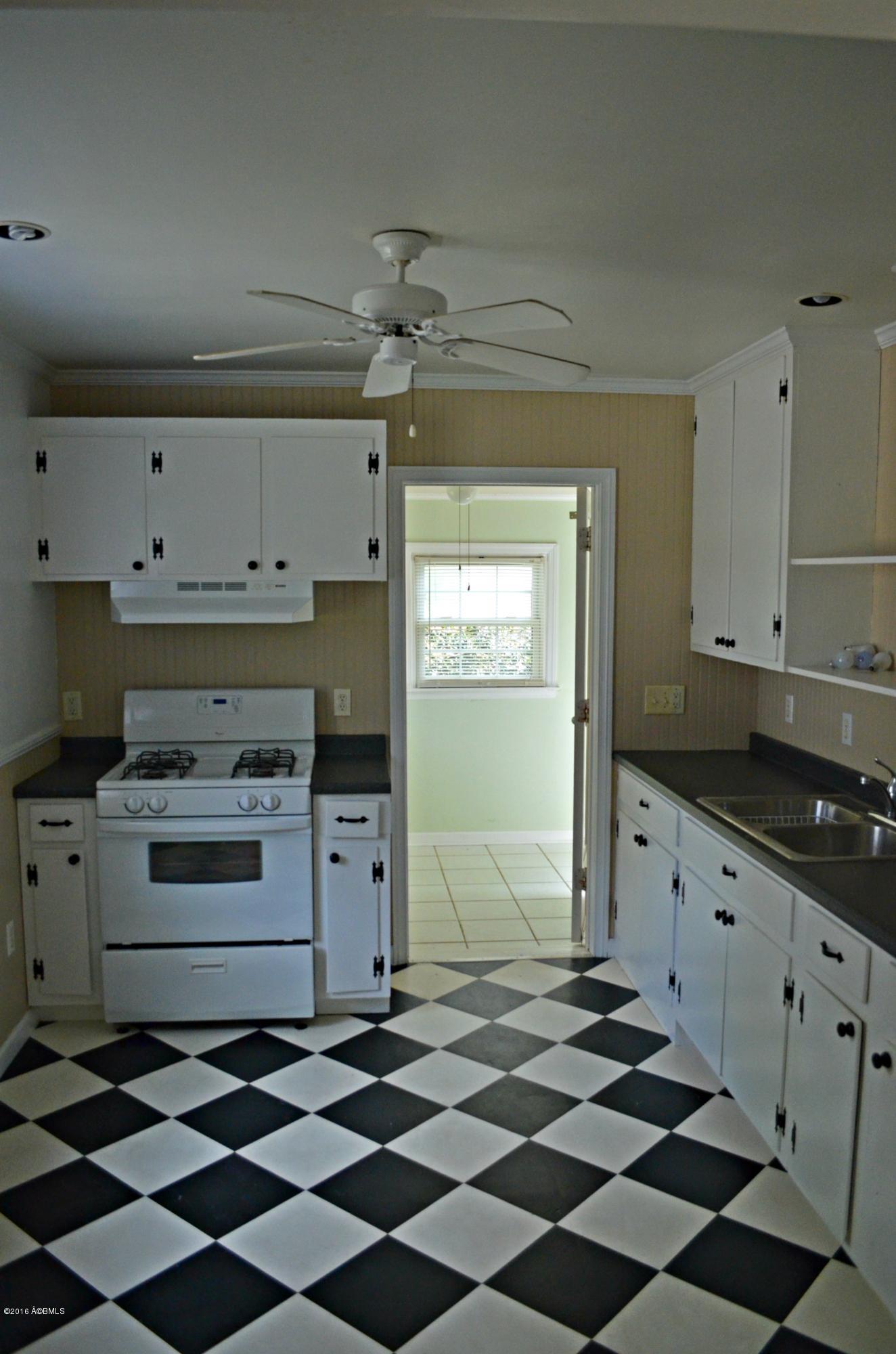 1213 16th Street Port Royal, SC 29935 - Photo 3 of 5 3