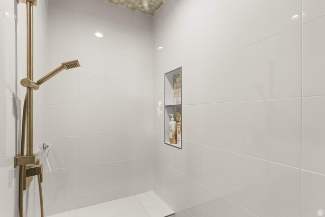 1354 South 800 East Mapleton, UT 84664 - Photo 86 of 129 Full bath featuring tiled shower
