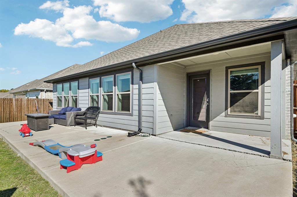 312 Scenic Point Drive Princeton, TX 75407 - Photo 35 of 40 a backyard of a house with seating space